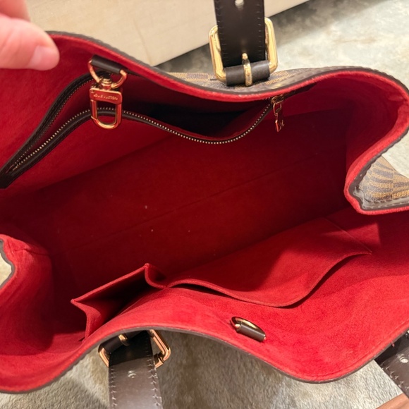 Louis Vuitton - Picture 3 of 8